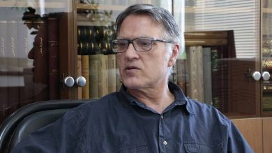 گوش کنید آدمکها | محمدرضا تاجیک