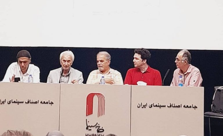 روزنامه‌نگاری روی لبه تیغ