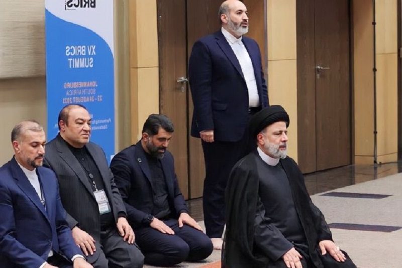 تملق عجیب رسانه‌ی دولتی: پیشنمازی رئیسی برای هیئت اعزامی ایران به بریکس غرور یک مسلمان است! | تحت تاثیر قرار گرفتن حساب هواداری ترامپ