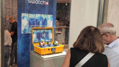 صف مردم در تورین ایتالیا، برای خرید مدل جدید سواچ