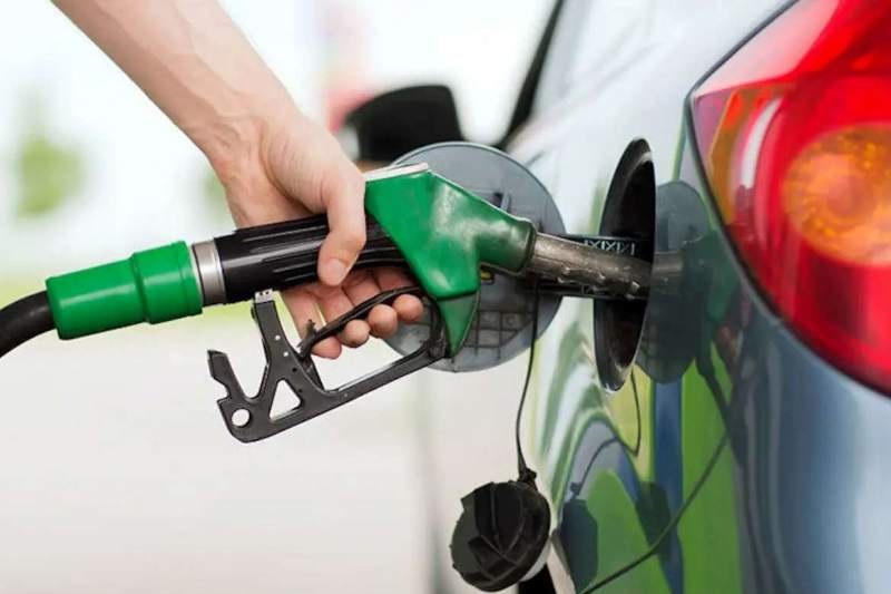 «ایرادات طرح تخصیص بنزین به همه افراد»