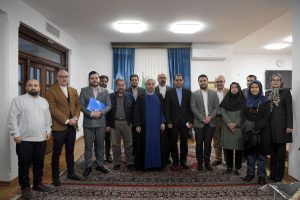انتقاد روحانی: عده‌ای را اتوبوسی وارد دانشگاه می‌کنند