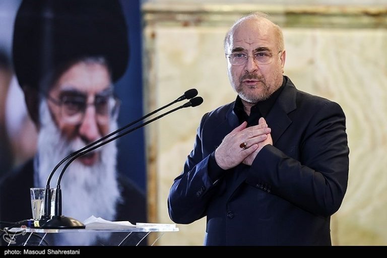 دو راهی قالیباف: همراه با تندروها همگام با میانهروها!