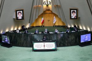 خاطرات هاشمی ۲۴ آذر سال ۷۹ | لزوم پاسخ‌گویی قوه مجریه به مجلس