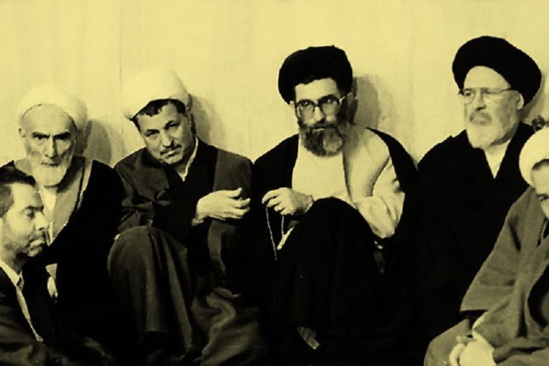 خاطرات هاشمی ۱۲ آذر سال ۷۹ | «رهبری در لفافه به مدعيان مردم‌سالاری تاختند»