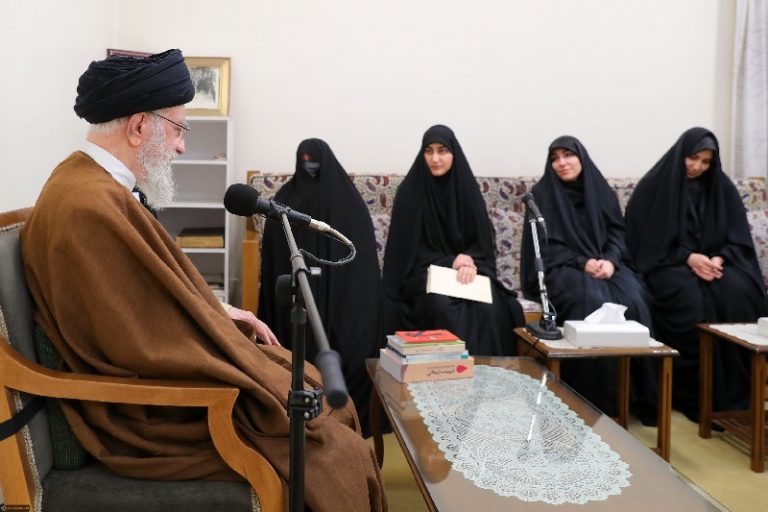 سخنان رهبری در دیدار خانوادهی سردار سلیمانی: شهید سلیمانی کار را با تدبیر و عقل به پیش برد