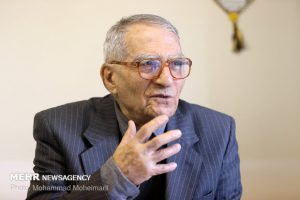 کریم مجتهدی: نمی‌توانیم با ندیدن فلسفه غرب، فرهنگ خود را حفظ کنیم
