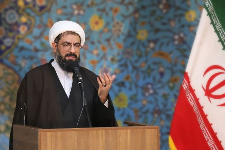 درخواست امام جمعه همدان از مسئولان برای مبارزه با فساد