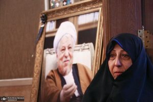 روایت دختر هاشمی | گفتند «می‌خواهند پدرت را طوری بکشند که شما هم فکر کنید به مرگ طبیعی فوت کرده!»