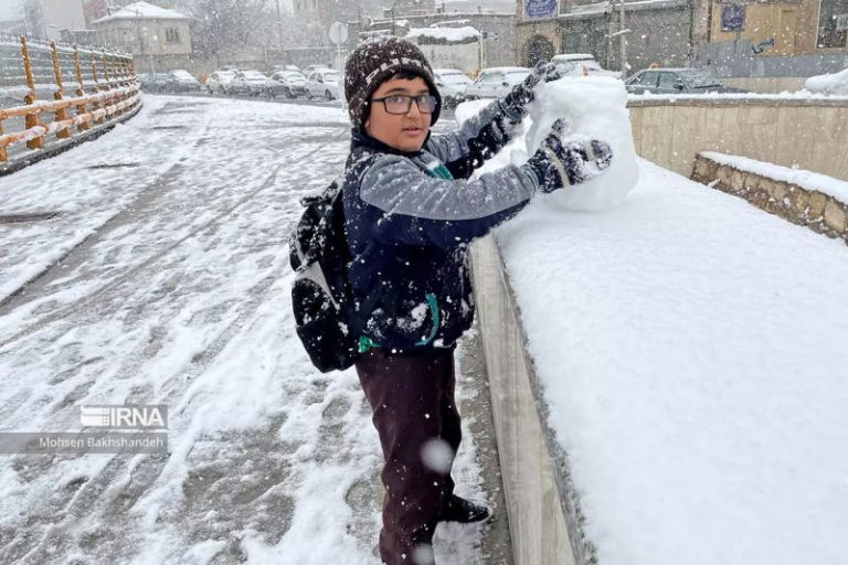 شاهکار آموزش و پرورش در روز برفی و‌ یخ‌بندان مشهد