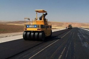اقدام «جالب» امام جمعه خلیل‌آباد | روکش آسفالت که افتتاحیه نمی‌خواهد!