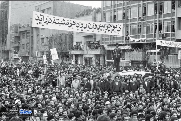 خاطرات هاشمی ۲۲ بهمن سال 79 | انقلاب به سبک ایران و حركت به سوى دموكراسى و آزادى