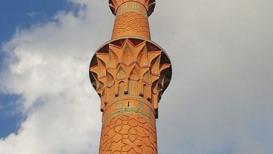 تخریب و نم‌زدگی در قسمت‌هایی از مناره‌های ساربان و چهل‌دختران اصفهان