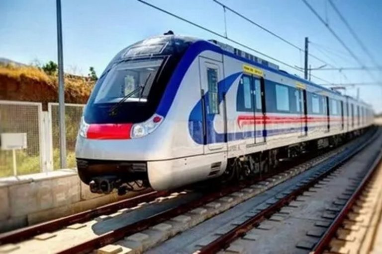 مترو شیراز روی ریل فعالیت اما معطل واگن