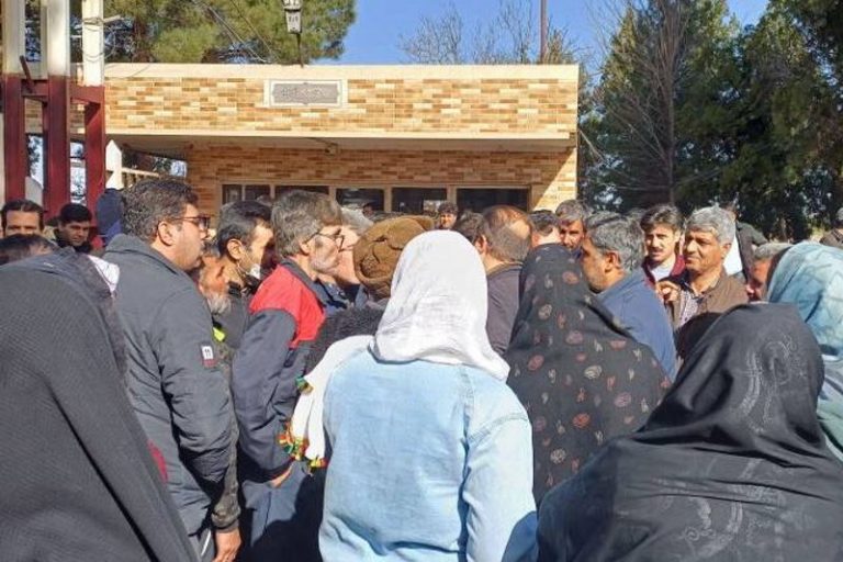 تجمع کارگران معادن زغال‌سنگ در کرمان