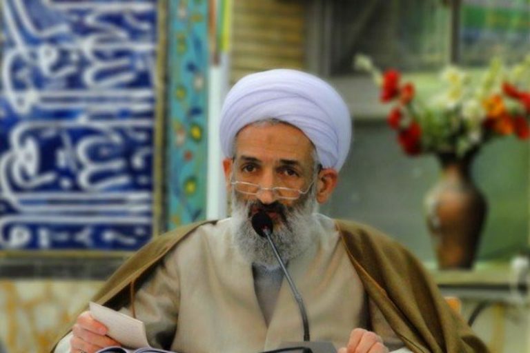 امام جمعه ساری: مسئولان با شعار سال شعاری برخورد نکنند