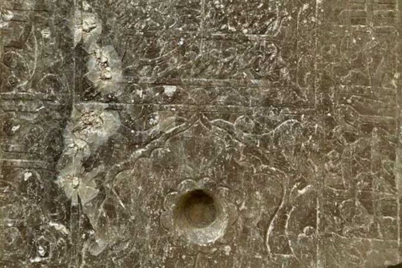 یک سنگ قبر از دوره صفوی در کاشان کشف شد