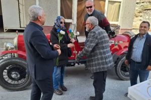 جهانگردان استرالیایی با خودرو ۱۰۰ ساله به ایران آمدند