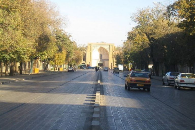 معضل تجمع مطبهای پزشکان در سبزه میدان قزوین
