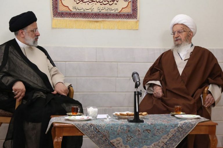 آیتالله مکارم شیرازی در دیدار رئیسی: چه دلیلی دارد که بعضی از اقلام خوراکی تا این اندازه گران باشد؟