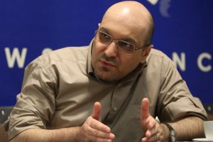 «زبان فارسی مخالف بنیادگرایی است»