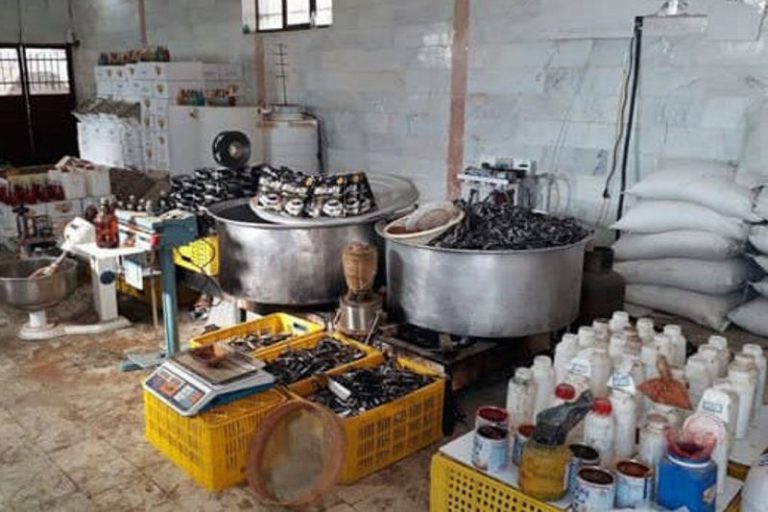 کارگاه تولیدی نوشابه‌های تقلبی در بندرعباس منهدم شد