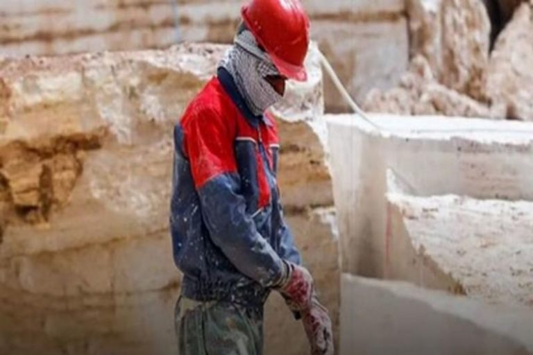 «بکارگيری و جابهجايی اتباع غيرمجاز جرم است»