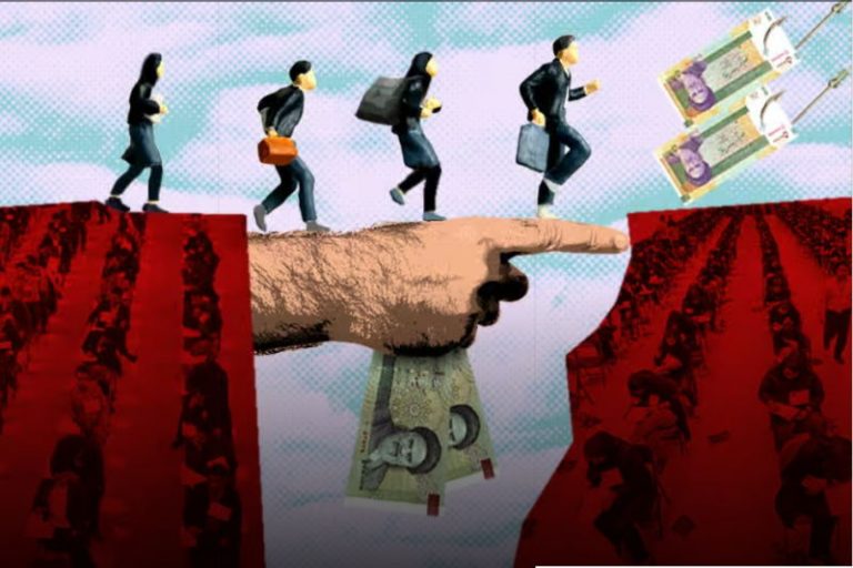 کارگرانی با لباس فرم مدرسه | علت غیبت یک دانشآموز