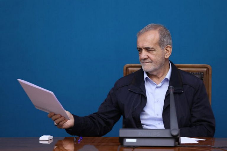 نامه استادان اخراجی و تعلیق شده به پزشکیان: هنوز به دانشگاه برنگشتهایم