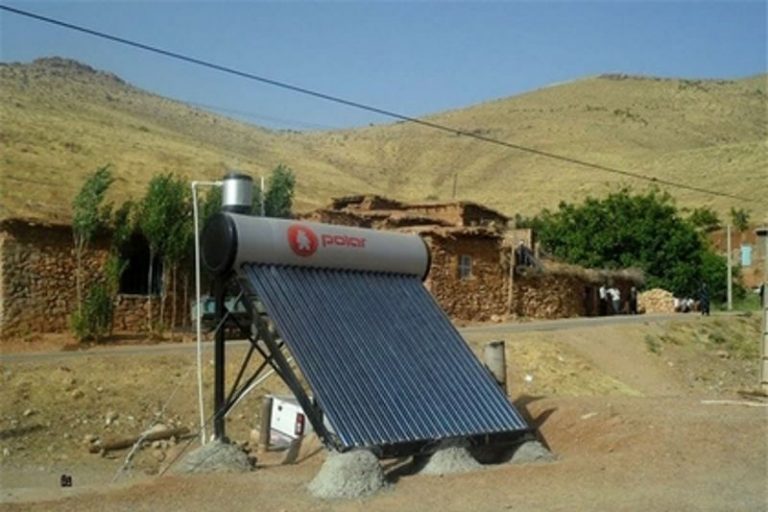 نصب ۱۱ آبگرمکن خورشیدی برای جنگلنشینان زنجان