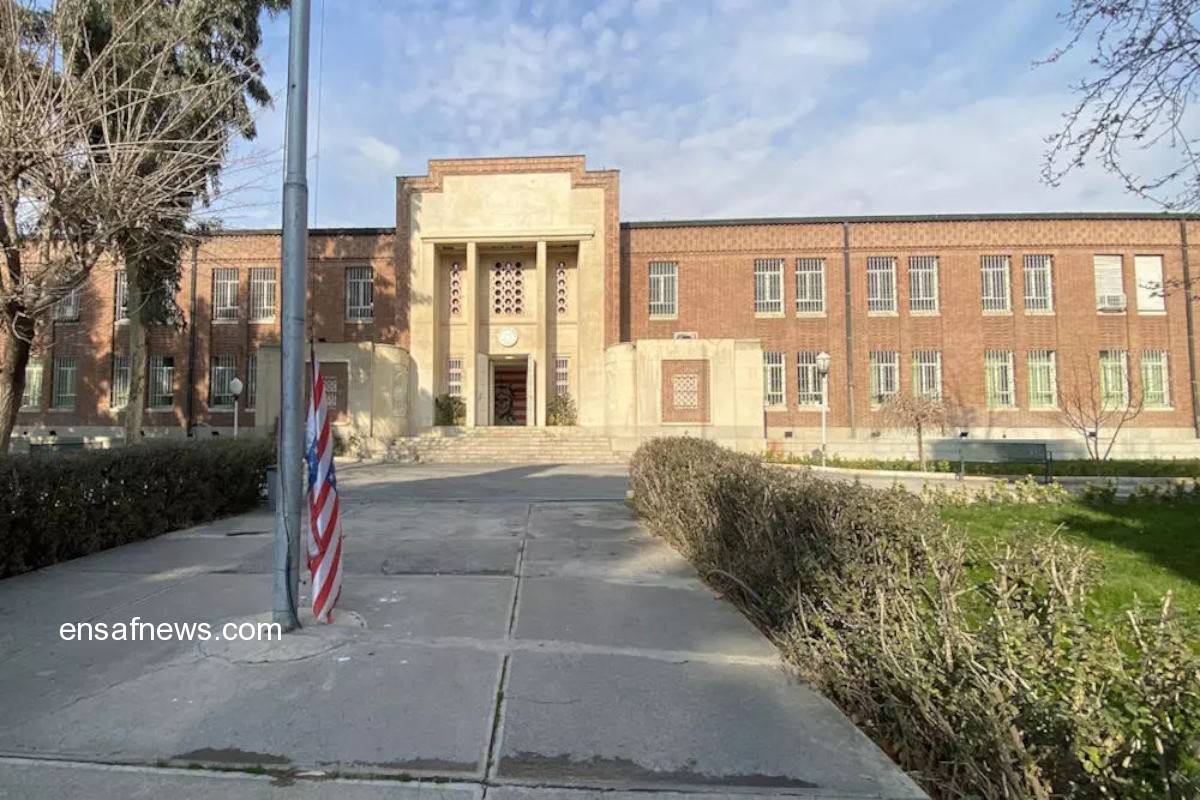 گشت و گذاری در بخشهای آزاد سفارت امریکا در تهران