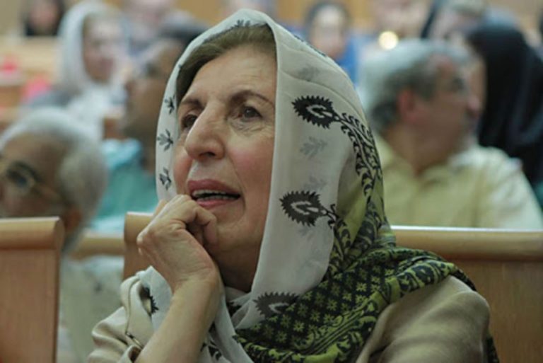 چرا پانترکها به ژاله آموزگار و زبان فارسی حمله کردند؟