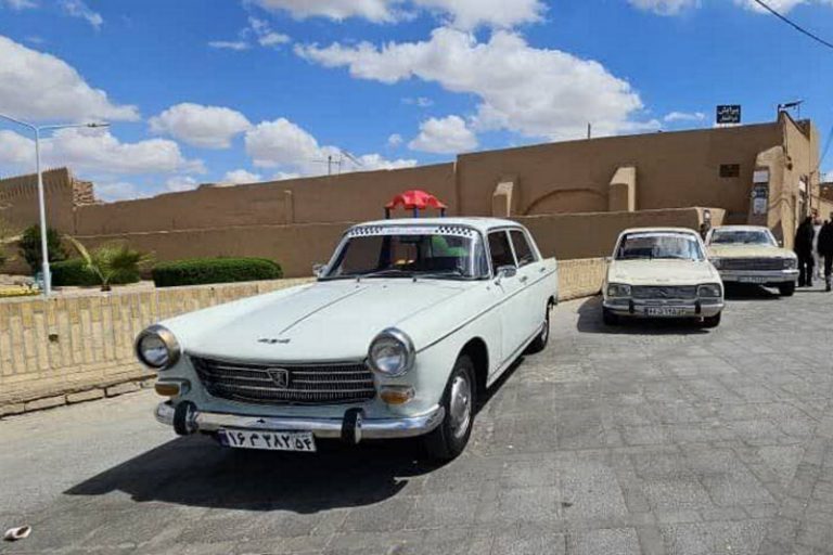راه‌اندازی تاکسی گردشگری نوستالژی در بافت تاریخی یزد