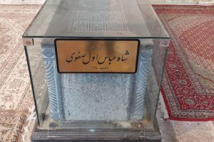 محمد قوچانی: کار برخی منبری‌ها به انکار حافظ و خیام رسیده است!