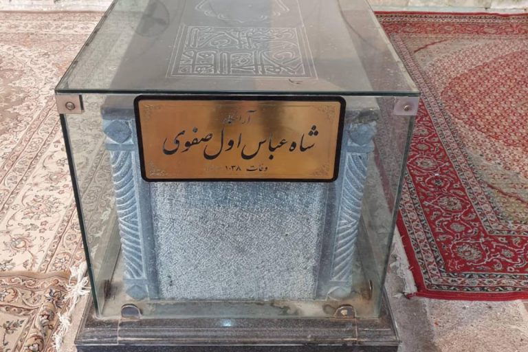 محمد قوچانی: کار برخی منبریها به انکار حافظ و خیام رسیده است!