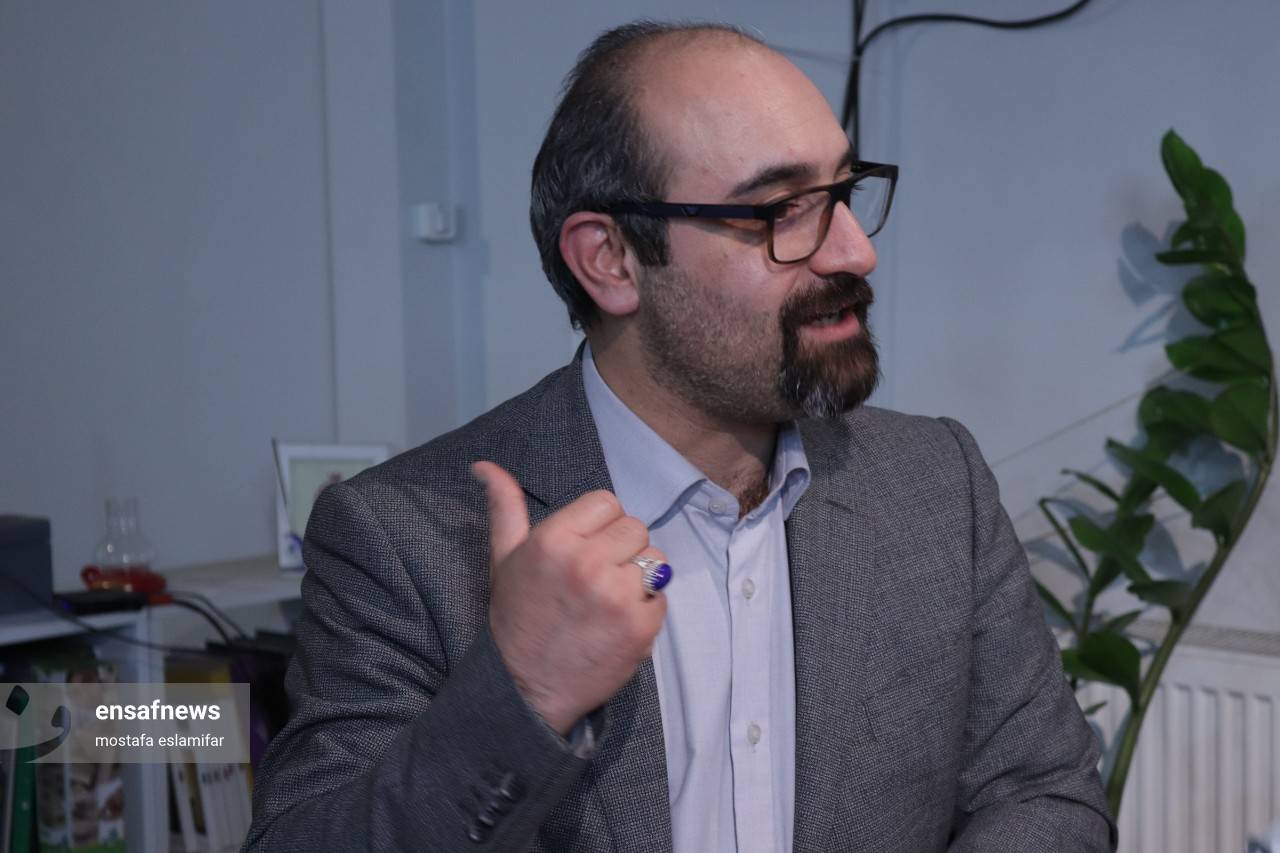 حجت نظری: برخی در دولت زیر پای پزشکیان پوست خربزه می‌اندازند