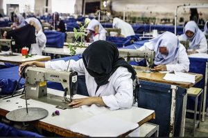 بارِ سنگین بر دوش زنان کارگر