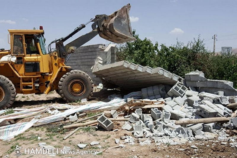 ۲۳ خانه باغ غیرمجاز در زنجان تخریب شد