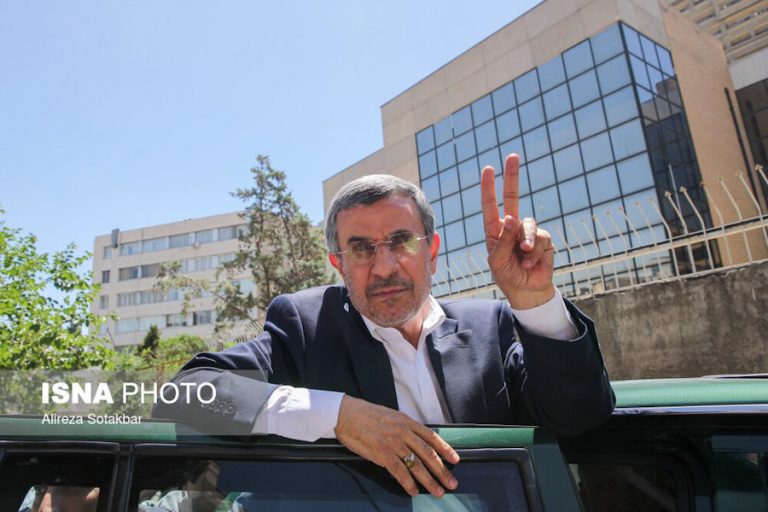 مخالفت احمدی‌نژاد با مذاکرات جاری