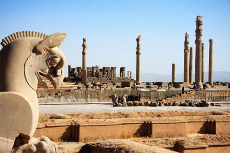 تخت جمشید یا پرسپولیس؟
