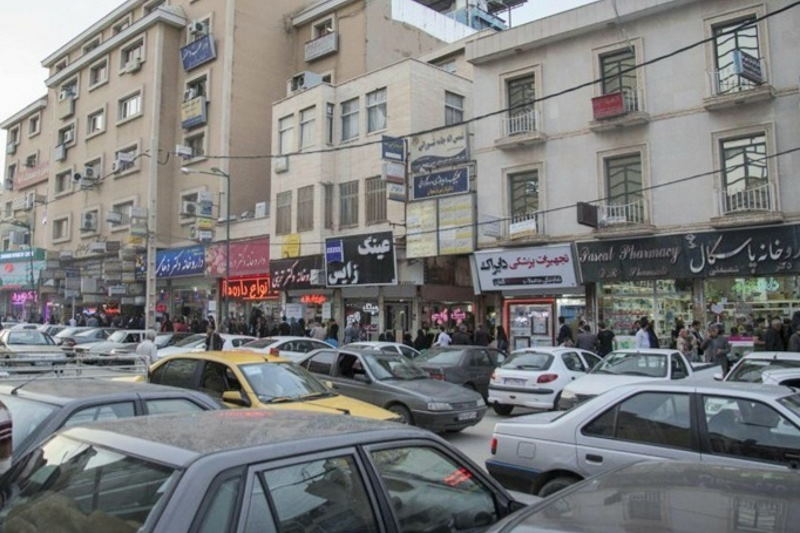 صف شلوغ بیماران در کلینیکهای تبریز