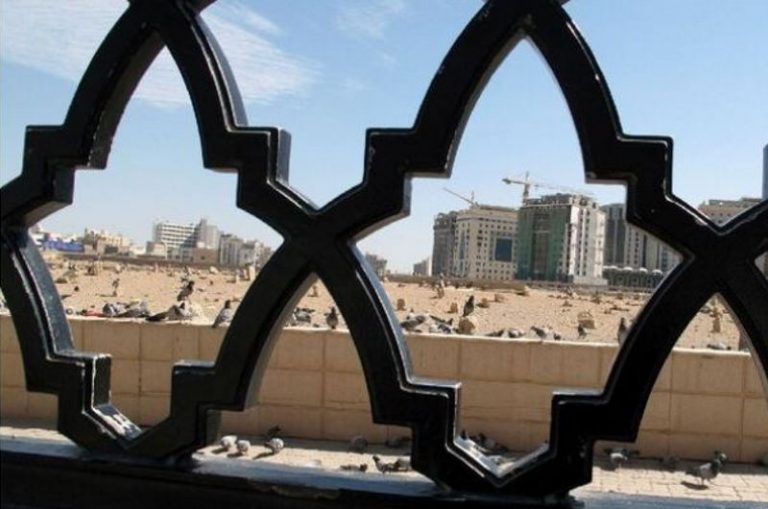 «تخریب قبور ائمه بقیع نمادِ وحشی‌گری است»