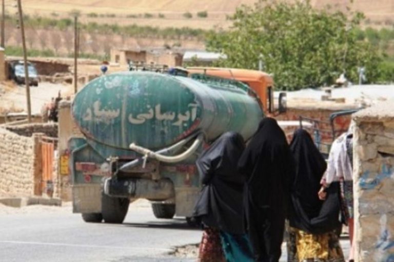 عطش مردم روستای دستگرد طبس درمیان از بی‌آبی