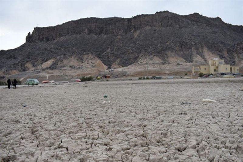 تالاب هامون در محاصره خشکسالی و بیآبی