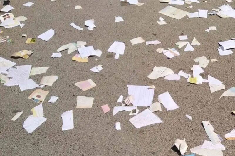 کتاب‌هایی که که بعد از امتحانات پاره می‌شوند