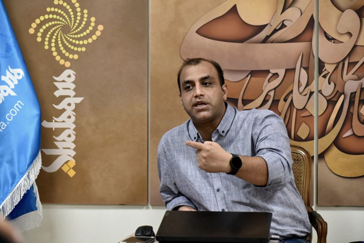 علی شاکر: رسانه‌ها باید به سمت حرفه‌ای‌گرایی بی‌رحمانه حرکت کنند