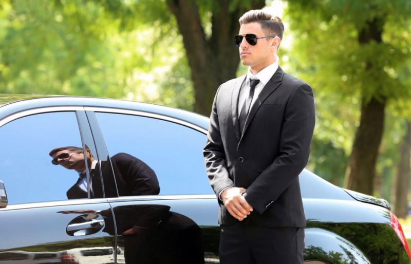 ناخن‌کار و میکاپ‌آرتیست هم بادیگارد دارند