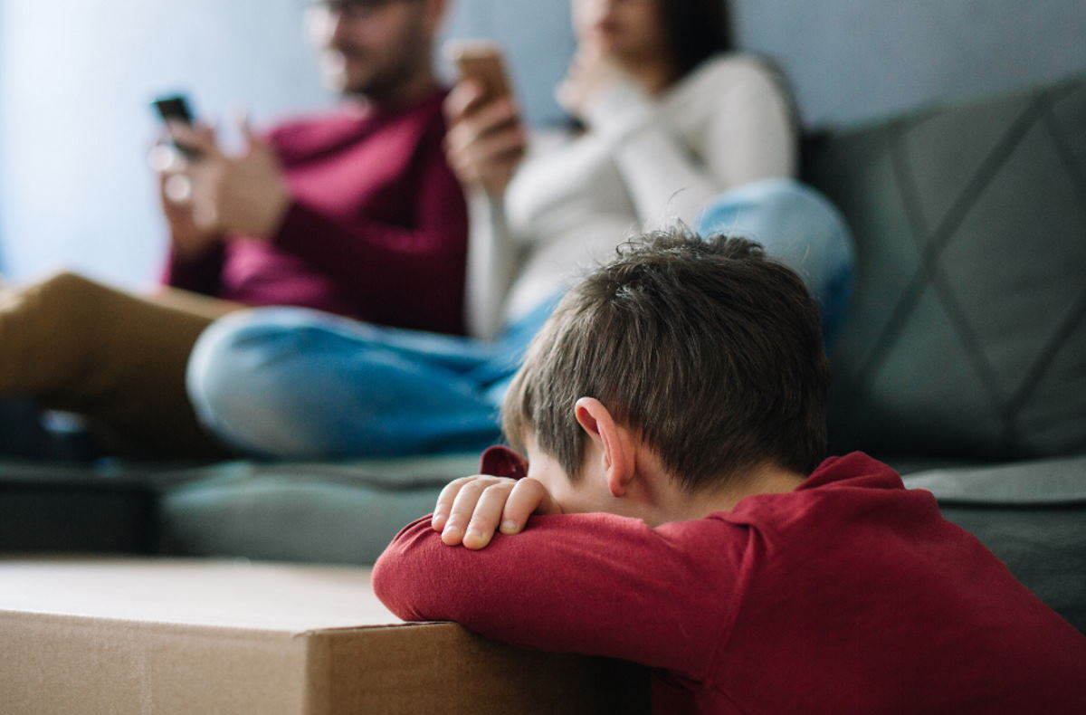 چرا بچهت را تربیت نمیکنی؟ میترسم دچار تروما شود