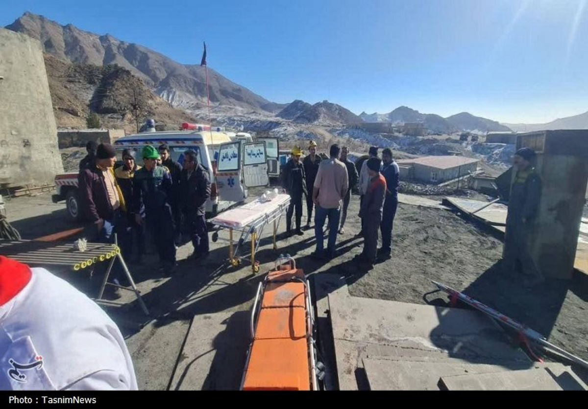 محبوس شدن ۲۴ کارگر در پی ریزش معدن