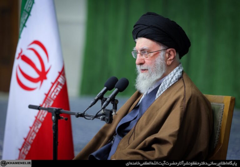 رهبری: حفظ هویت دینی از سوی جوانان امروز، بسیار ارزشمند است